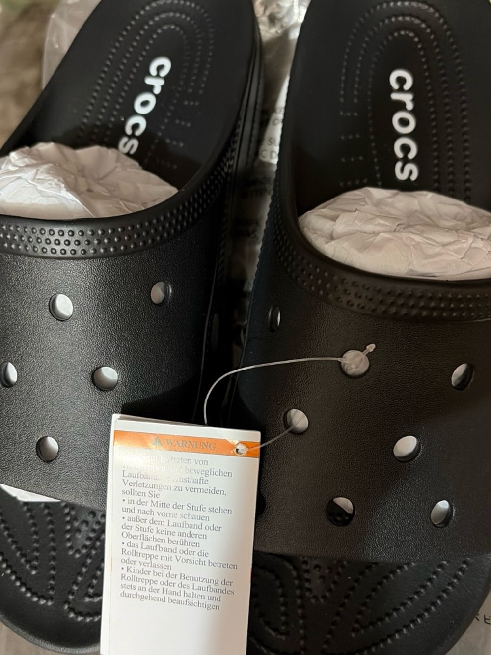 CROCS Classic Clog in Black